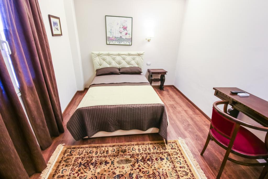 96 Guest House Ρέτζιο ντι Καλάμπρια Δωμάτιο φωτογραφία