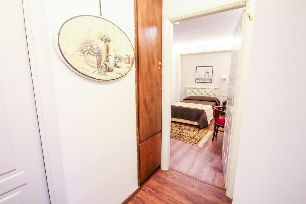 96 Guest House Ρέτζιο ντι Καλάμπρια Δωμάτιο φωτογραφία